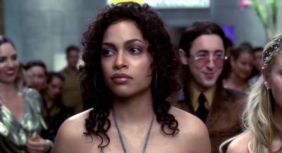 Look at them staring at Josie - Josie and the Pussycats