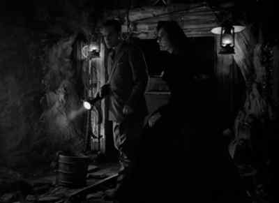 Look at these railway tracks running through here. - The Ghost Breakers