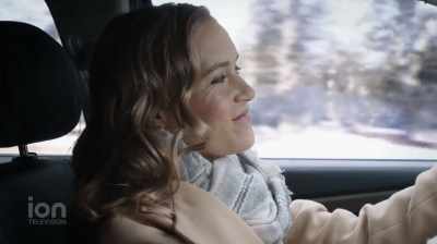 Look at this.
It’s beautiful. - A Royal Christmas Engagement