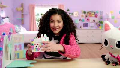 Look at this!
Look at all those game pieces. - Gabby's Dollhouse