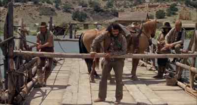 Look at this, senor. Look at the water. - Barquero
