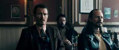 - Look at you.
- Yeah, we're fighters. - Avengement