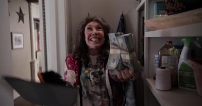 -Look away!
-Oh, God. - Grace and Frankie