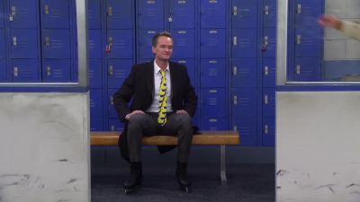 Look, Barney,
one foot! - How I Met Your Mother