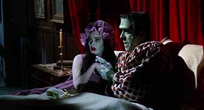 Look, bumblebee. - Munster, Go Home!