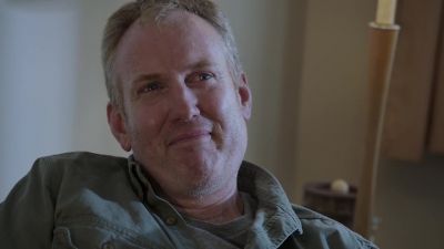 Look, er... just...
Just give me the gun, OK? - Chicago Fire