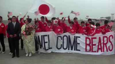 Look, fellas, a welcoming committee. - The Bad News Bears Go to Japan