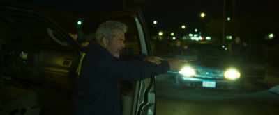 - Look my hands,
I have nothing in my hands!
- Las manos! - Boneyard