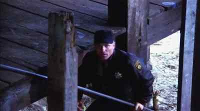 - Look, he's a monster.
- A what? Who? - Needful Things