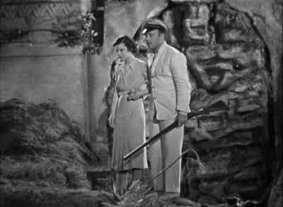 - Look, he's hurt.
- Huh? - Son of Kong