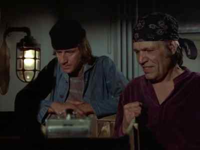 Look how frightened
she is of me. - Man from Atlantis