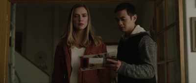 - Look.
- I was here with them. - Superhost
