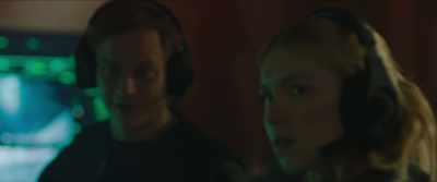 Look, I, I need to talk
to my daughter. - Last Light