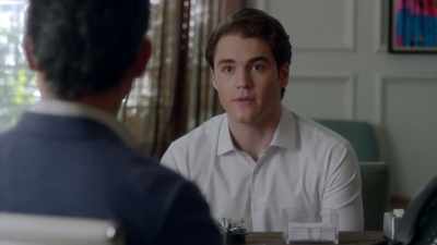 Look, I know I'm green. - Famous in Love