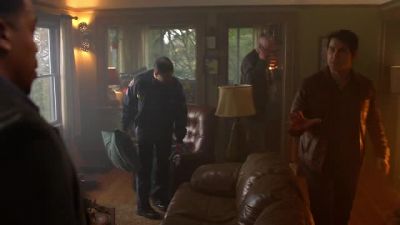 Look, I know she's in here somewhere. - Grimm