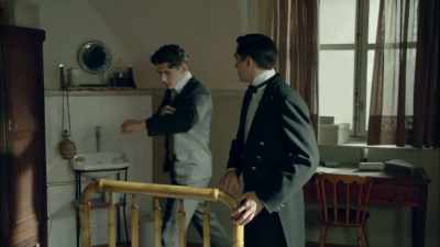 Look, I want
to bust my partner, - Grand Hotel