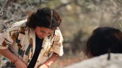 -Look, I'll come back for you.
Just stay put. Please. - Kidnapping in the Grand Canyon