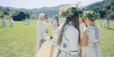 Look into her eyes. - Midsommar