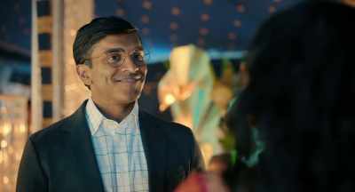 - Look who it is! Akshay Dham.
- Hello, Pia. - Picture This