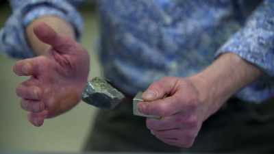 LOOK, IT STARTS TO
ACTUALLY FOLLOW THE MAGNET. - Strange Evidence