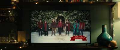 Look, it's snowing. - Bros
