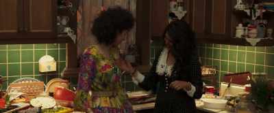 Look. I've gotten so many compliments. - The Persian Version