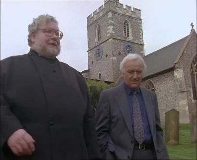 Look, l know someone's here. - Inspector Morse