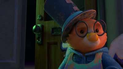 Look! Mr. Curry's door is open. - The Adventures of Paddington