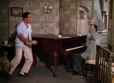 Look! One hand. - An American in Paris