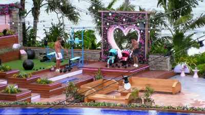 >> LOOK, OUR FIRST DATE, CHARLIE
AND JAY-MO. - Love Island