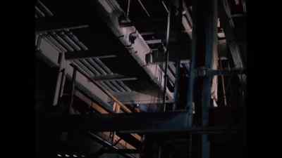 Look out! Look out!
He's comin' down! - Kolchak: The Night Stalker