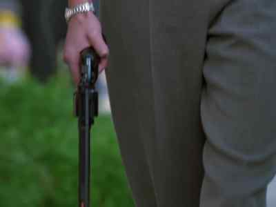 Look out, she's got a gun! - Lois & Clark: The New Adventures of Superman