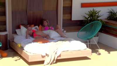 Look out, Zara, - Love Island