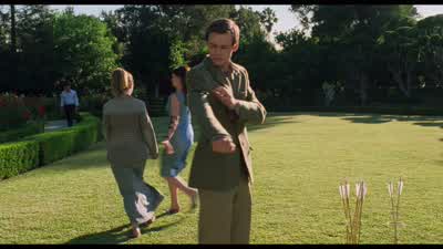 Look over there. - The Princess Diaries 2: Royal Engagement