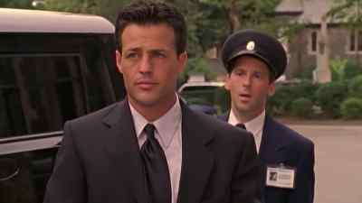 Look, sir, I... I'm sorry
but you can't park here. - Relic Hunter