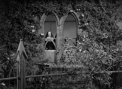 Look, Sister. There's Father O'Malley. - The Bells of St  Mary's