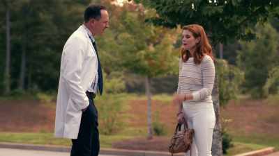 Look, the coach thinks
that he is having a hard time - Sweet Magnolias