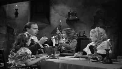 Look, the general's lost his arm. - Marie Antoinette