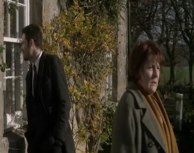 Look, there's nobody home. - Vera