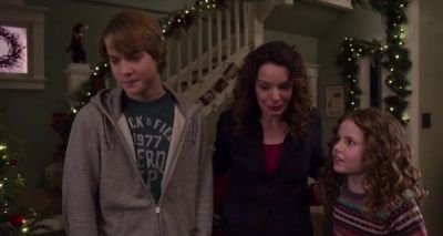 Look, there's presents. - The Christmas Chronicles