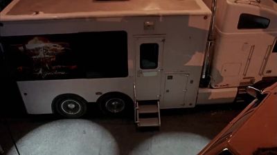 Look, there's the RV. - Wrong Turn 2: Dead End