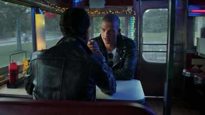 - Look. Those are faggots.
- Faggots, faggots... - Just Friends