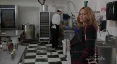 Look, we've got a crime
scene to process here, - Aurora Teagarden Mysteries: An Inheritance to Die For