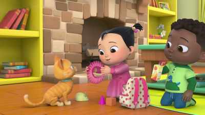 -Look, what I have.
-[Pickles meows] - CoComelon Lane