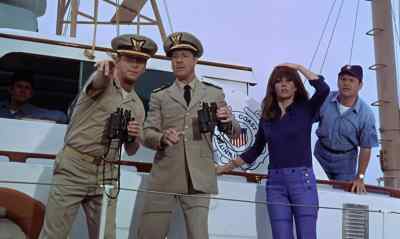 - Look!
- What is it? - The Boatniks