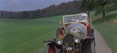 - Look!
- What’s that? - Chitty Chitty Bang Bang