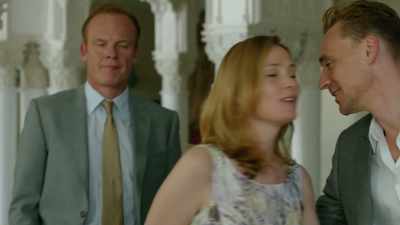 - Look who's back.
- Caro, lovely to see you. - The Night Manager