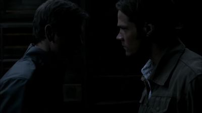 Look, why are we just standing here?
Let's go in. Let's check the house. - Supernatural