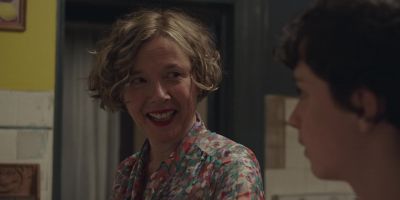 Look wondering if you're happy - 20th Century Women