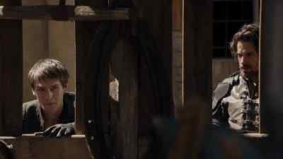 Look to your left, - The Musketeers